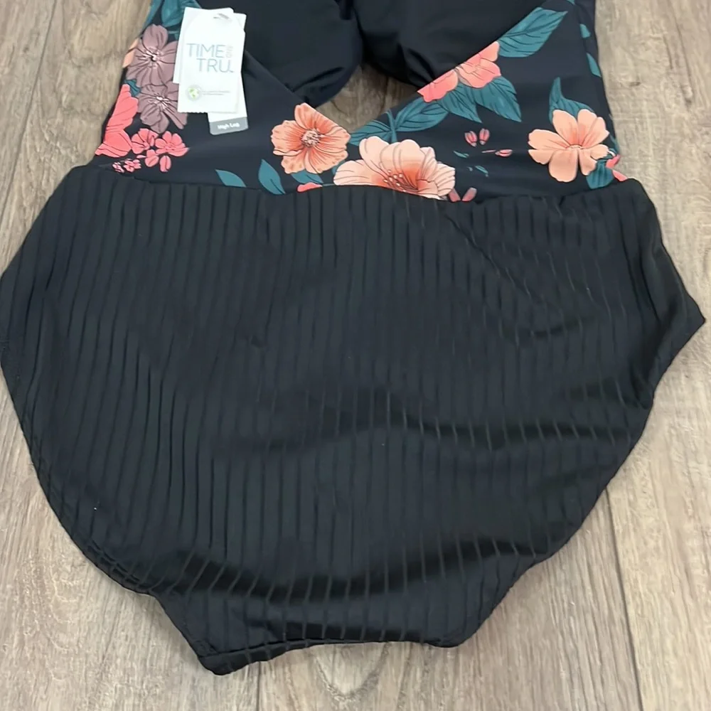 Time‎ and Tru Floral Hardware One Piece Swimsuit Size L((12-14)